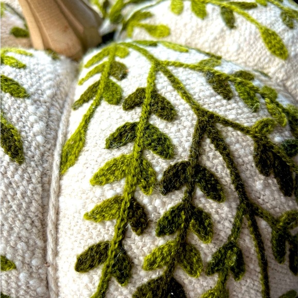 🍃Beautifully Crafted Decorative White and Green Pumpkin - Picture 10 of 13